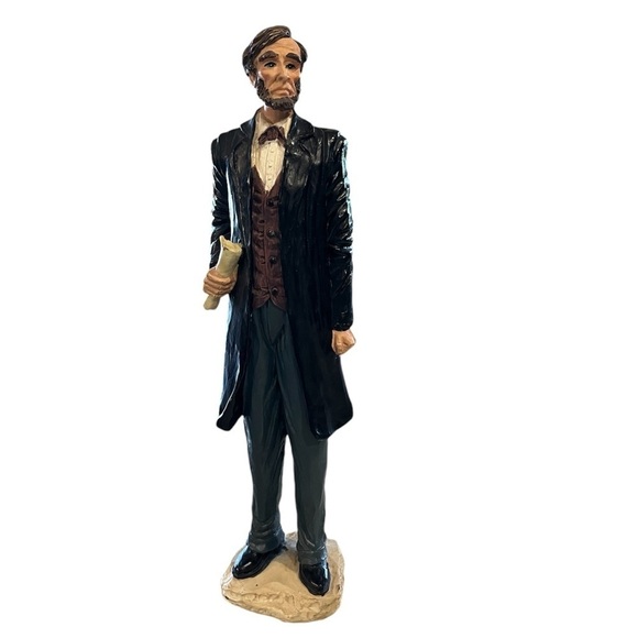 Young’s 1998 Abraham Lincoln Statue - Picture 1 of 3